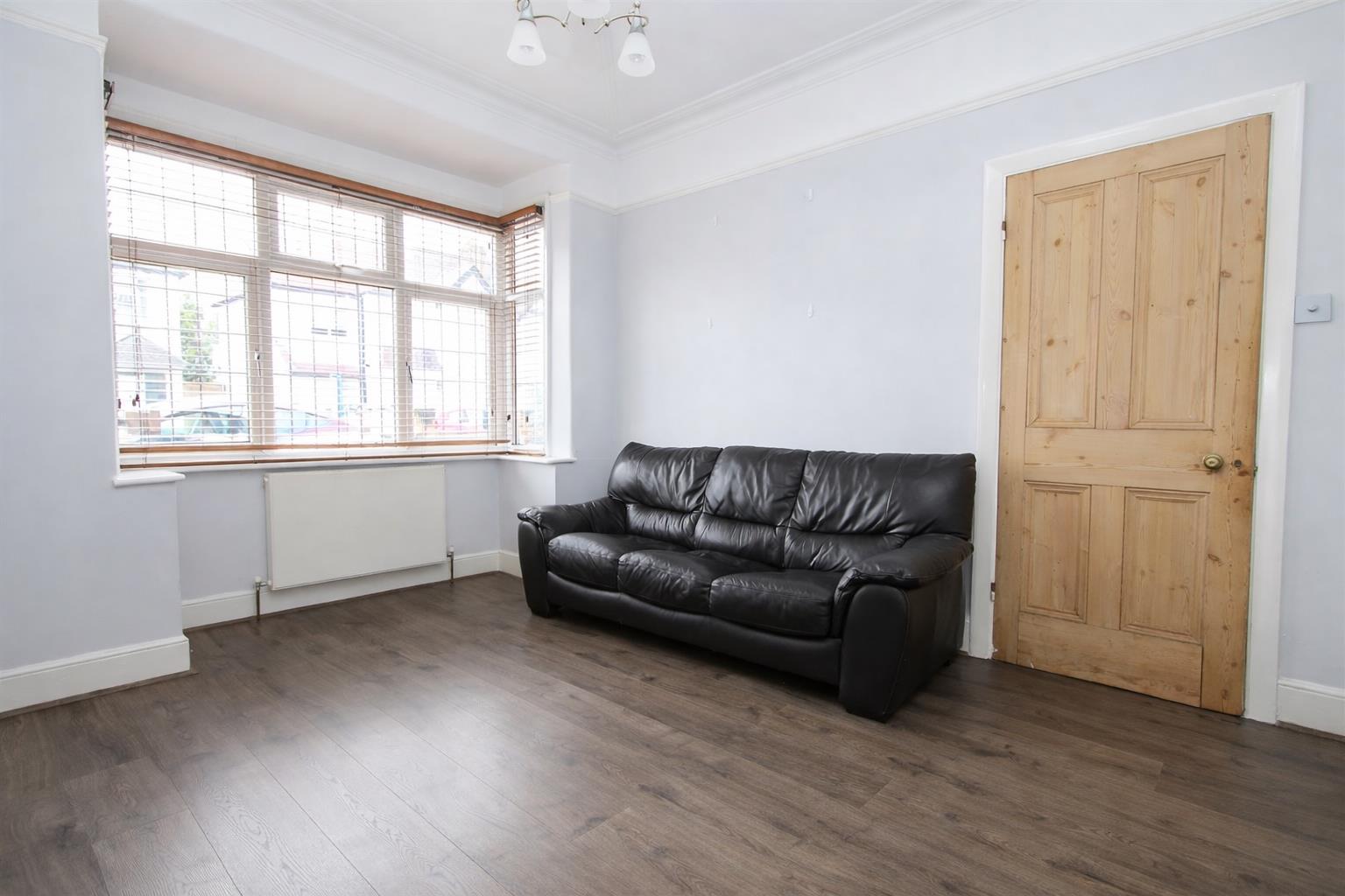3 bed property in St. James Avenue, Sutton